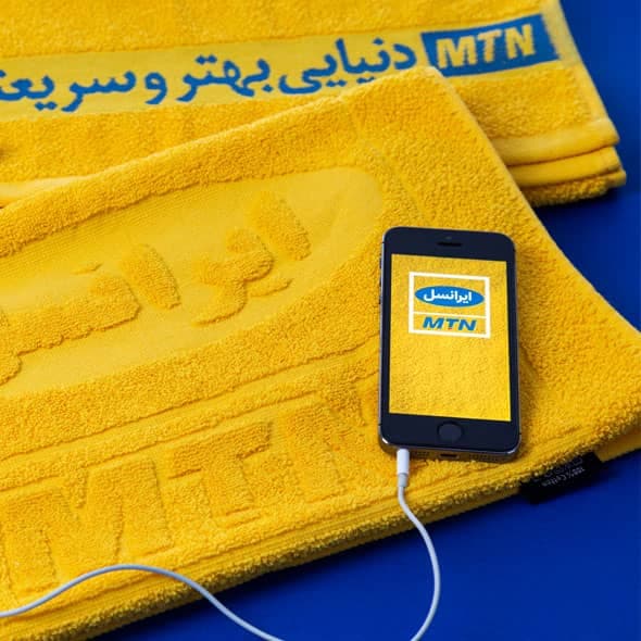 نمونه کار حوله تبلیغاتی شرکت ایرانسل — تکنیک بافت روی متن و بوردر حوله